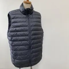 UNIQLOウルトラライトダウン軽量 ダウンベスト 艶消しグレー　メンズＬのサムネイル