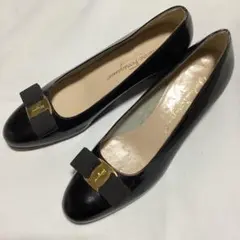 未使用 フェラガモ ヴァラ エナメル ブラック パンプス 8B