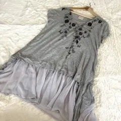 SCOLAR グレー　花柄プリント　裾シフォン　Tシャツ　チュニックのサムネイル