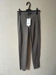 新品 未使用タグ付き Theory パンツ グレーベージュ サイズ2 2026年