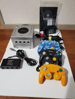 ゲームキューブ 本体とコントローラー3個とコントローラーアダプター