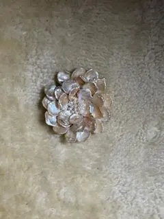 花形パール風ブローチ