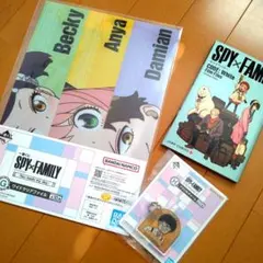 スパイファミリー　クリアファイル　アクリルチャーム　映画特典冊子セット