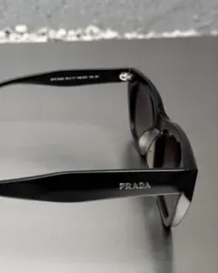 【希少】PRADA SPR 02QS キャットアイ サングラス イタリア製のサムネイル