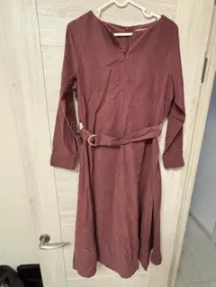バーガンディ Vネック ベルト付き ワンピース