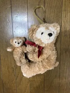 ダッフィー初期　ぬいぐるみポーチ　赤リボン　白タグ　ぬいぐるみバッジ付き