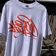 【主役級】グラフィティ タギングプリント Tシャツ ホワイト Lサイズ