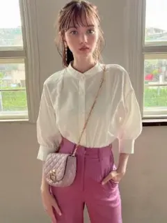 パールボタンタックブラウス