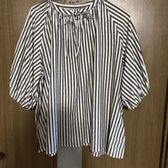 880円にお値下げです‼️unfiroストライプ柄 ボリューム袖ブラウス