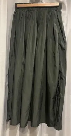 ユニクロ　ボリャームキャザースカート