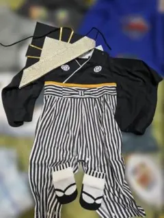 753 袴　着物　ロンパース　ベビー服 黒と白　兜　和装　靴下　90