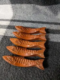 木製　アイヌ　魚型箸置き