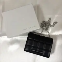 CHARLES & KEITH 2つ折り財布