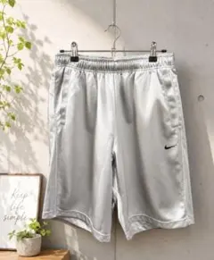 NIKE ナイキ ハーフパンツ ショートパンツ シルバーのサムネイル