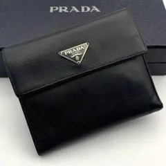 プラダ 二つ折り 財布 サフィアーノ レザー 三角プレート ロゴ 小型 黒