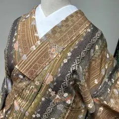 【匿名配送】豪華 小紋 着物 縮緬 正絹 花柄 花柄 残布付 茶色
