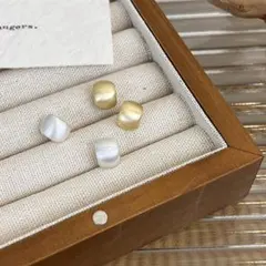 Item thumbnail for item 23c90b56-c3a2-497b-8654-97b8671523d8