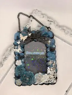 トレカ　トレカキーホルダー　レジン　ホイップデコ　青　水色　黒　リボン　推し活