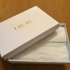 DIOR ギフト箱 ホワイト レザー調