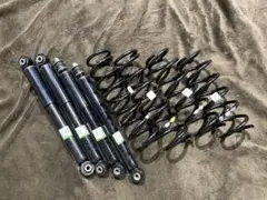 ハイラックスGUN125 Zグレード　新車外し サスペンスとショックアブソーバー ハイラックスGUN125 Zグレード 新車外し サスペンスとショック