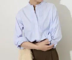 relume フリルネック ピンタックブラウス