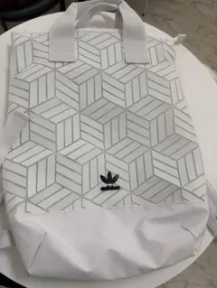 adidas 幾何学模様 リュック