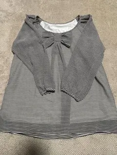 ストライプデザインの五分袖トップス