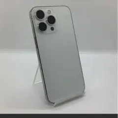 シルバー スマートフォン トリプルカメラ