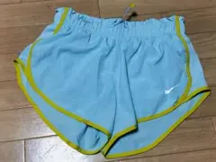 Nike DRI-FIT 水色ショートパンツ