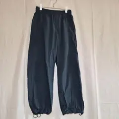 ユニクロ　UNIQLO　カーゴパンツ　パラシュートパンツMサイズ　深いグリーン色