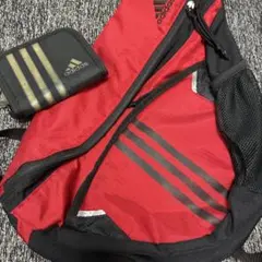 adidas レッド リュック・バックパック