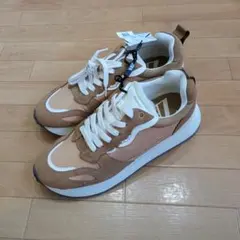 訳あり新品　ZARA　スニーカー　39　ベージュ