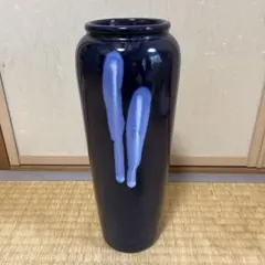 【昭和レトロ】濃紺の陶器花瓶 青いストライプデザインのサムネイル