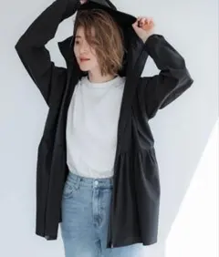 新品 タグ付き coca コカ UVカットギャザーパーカー S