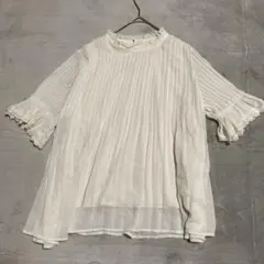 【アクシーズファム】プリーツフリル袖シャツ　オフホワイト　レース付き　半袖