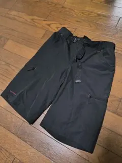 Columbia 黒 ショートパンツ