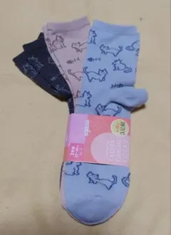 猫柄のソックス色違い３足セット売り　新品、未着用
