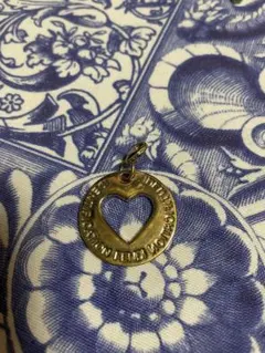 希少！FENDI フェンディ ハート　ロゴ　チャーム キーホルダー ペンダント