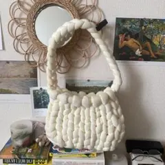 美品 ホワイト マンドゥバッグ チャンキーニットワンショルダーバッグ