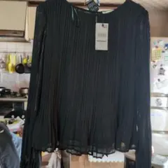 黒のプリーツブラウス Sサイズ 35.99€のサムネイル