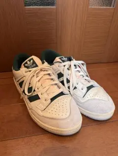 adidas ホワイト グリーン スニーカー