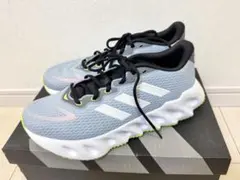 adidas スニーカー