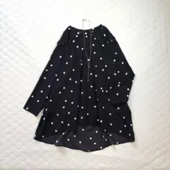 人気✴︎BEARDSLEY ドット後ろドレープTブラウス　ホワイト×ブラックのサムネイル