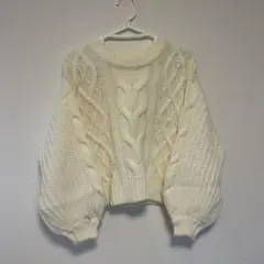 アイボリー ケーブルニット クロップド丈