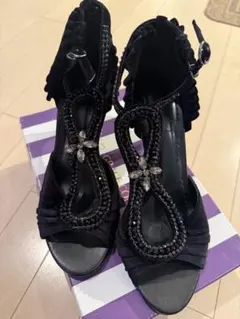 美品　一回使用　グレースコンチネンタル ビジュー付き　パンプス　37のサムネイル