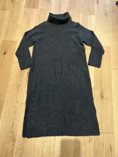 UNIQLO ダークグレー タートルネックニット　ワンピース