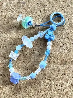 青系ビーズの花と蝶のストラップ