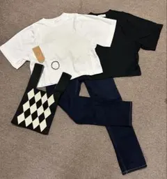 半袖Tシャツ【PARIGOT】2枚&デニム【UNIQLO】&バッグ&ブレスセットのサムネイル