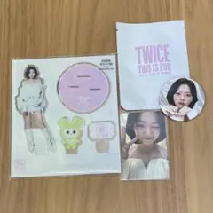 TWICE チェヨン アクリルスタンド 缶バッジ トレカ セット - メルカリ