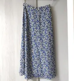 UNTITLED アンタイトル 青と白の花柄ロングスカート 日本製